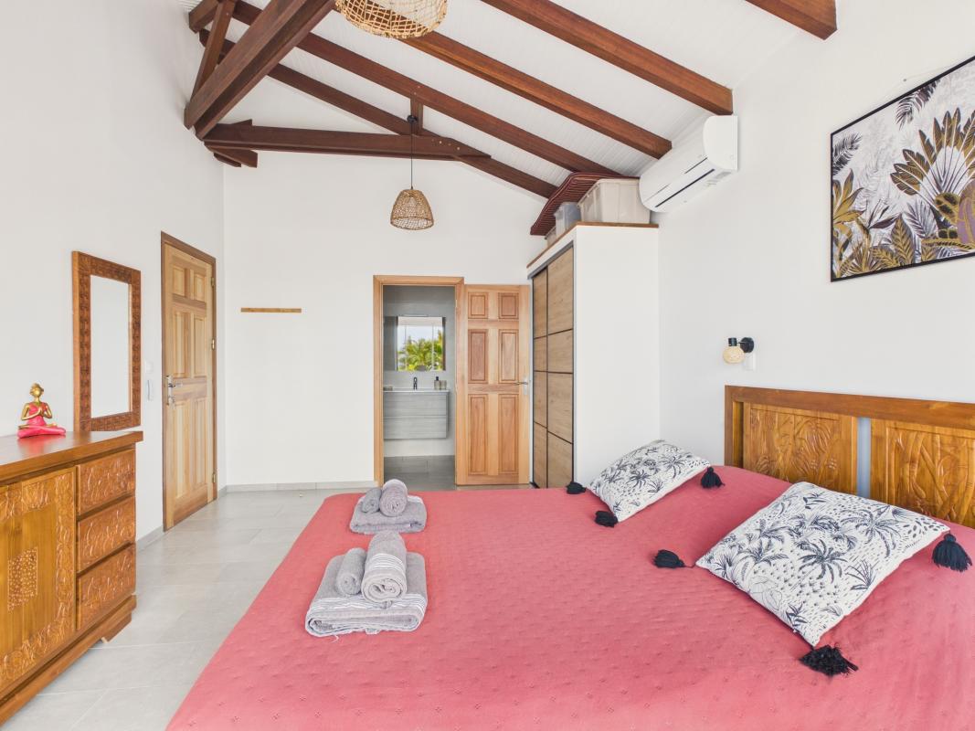 Location villa 3 chambre sainte luce - chambre 1 entrée sdb